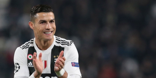 Ronaldo'ya tazminat şoku! Taraftarlar kazandı...