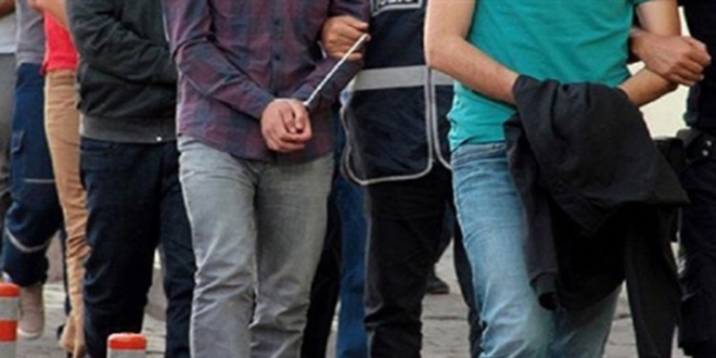3 muvazzaf askere FETÖ'den gözaltı