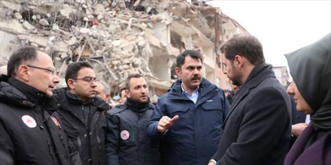 Bakanlar Albayrak ve Kurum deprem bölgesinde inceleme yaptı