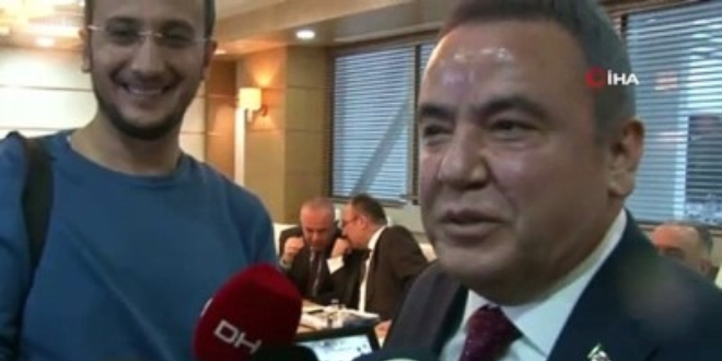 Enkaz altından başkanlık makamına