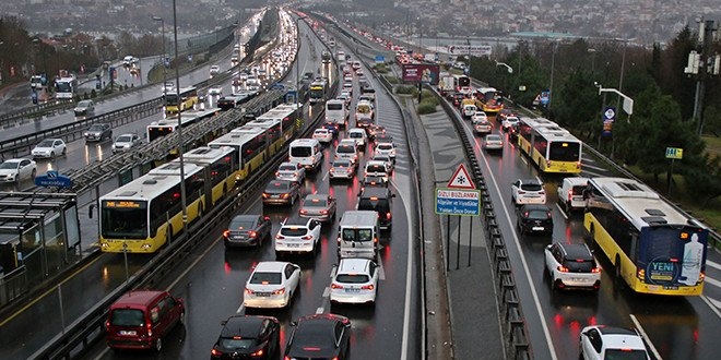İstanbul'da trafik yoğunluğu yüzde 80'e ulaştı