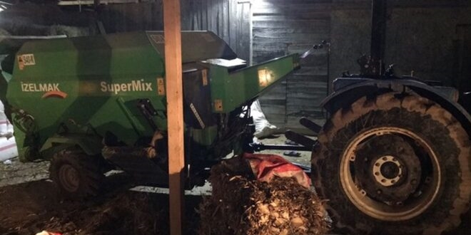 Yem makinesine kap�lan �ocuk hayat�n� kaybetti