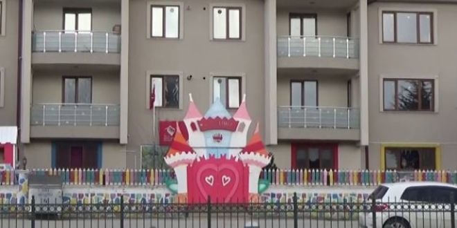 ��retmenin darp etti�i �ocu�un anne ve babas� konu�tu