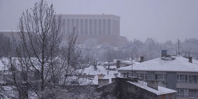 Ankara'da kar yağışı başladı