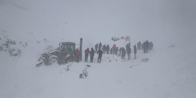 'Van'da muhtemel çığa önlem amacıyla yapay patlatma çalışmaları yapıldı'