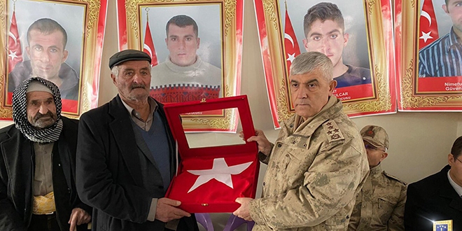 Orgeneral Çetin'den şehit ailelerine taziye ziyareti
