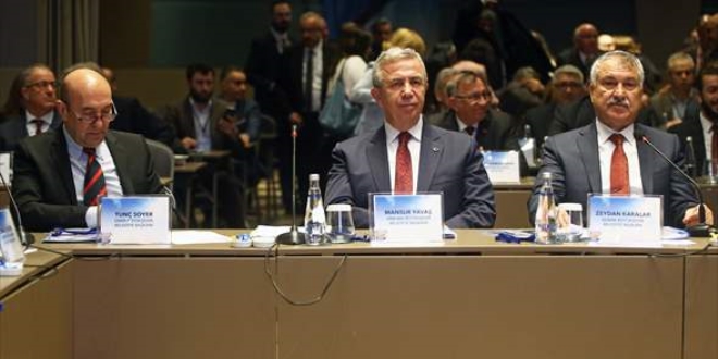 CHP'li büyükşehir belediye başkanları Adana'da toplandı