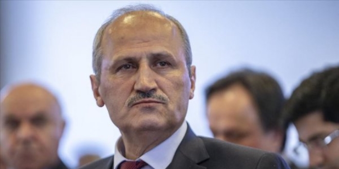 Bakan Turhan, u�ak kazas�nda yaralananlar� hastanede ziyaret etti