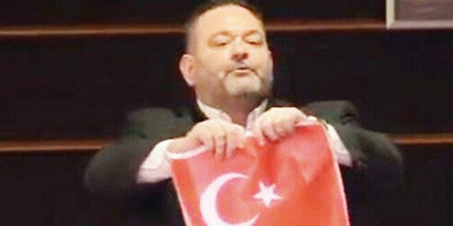 Irkçı Yunan ceza alacak