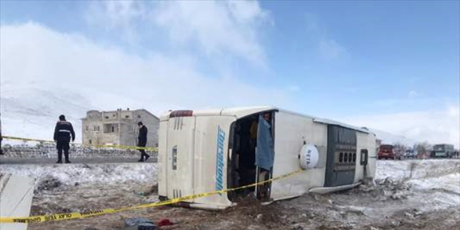 Kayseri'de tur otobüsü devrildi: 43 yaralı