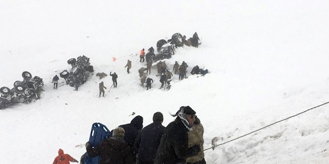 Jandarma camilerden iki dilde çığ anonsları yaptı