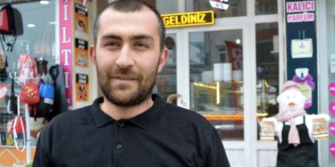 Dükkanın önüne kardan kadın yaptı, müşterisi arttı