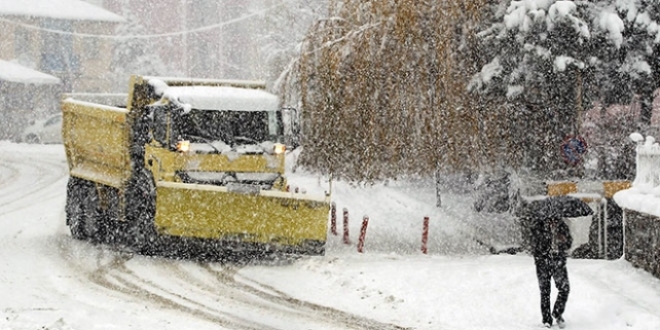Bitlis'te kar ya nedeniyle baz yollar trafie kapatld