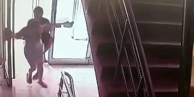 Komşu kızını döven öğretmene 2 yıl hapis istendi