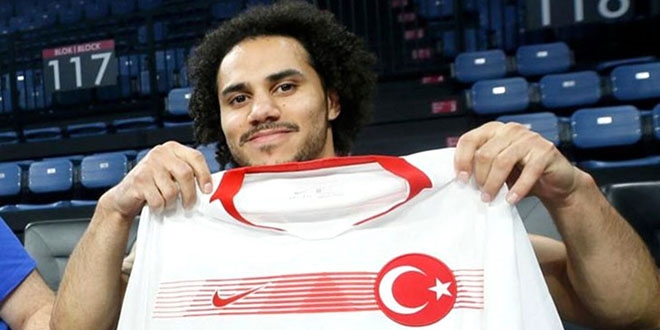 Türk vatandaşı olan Shane Larkin, ismini değiştirmeyecek