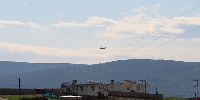 Sınırda helikopter hareketliliği