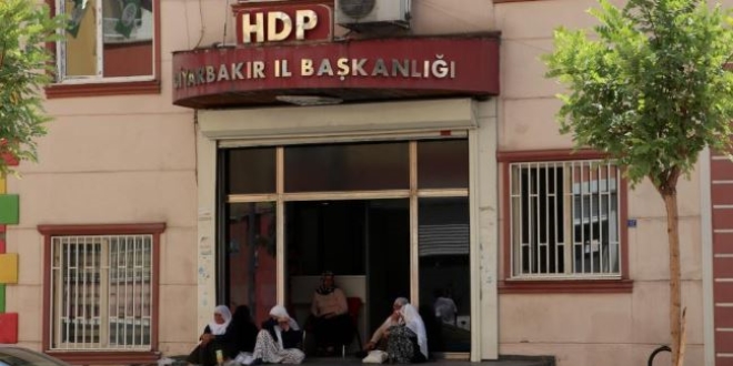 HDP nnde eylem yapan bir aile daha evladna kavutu