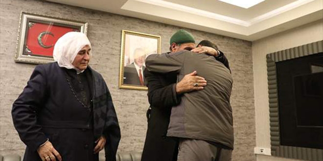 HDP önünde eylem yapan bir aile daha evladına kavuştu