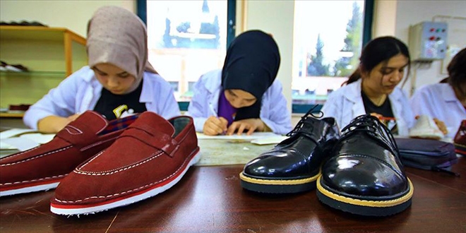 Geleceğin ayakkabıcıları mezun olmadan iş teklifi alıyor