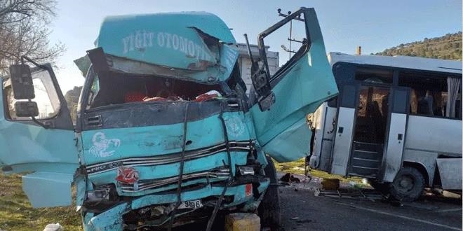 İzmir'de işçi servisi kaza yaptı: 4 kişi hayatını kaybetti