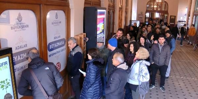 Büyükada'da zam sonrası Adakart kuyruğu