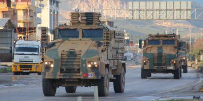 Suriye sınırına tank ve zırhlı iş makinesi sevkiyatı