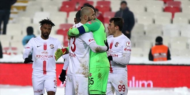 Antalyaspor Ziraat Türkiye Kupası'nda yarı finale yükseldi