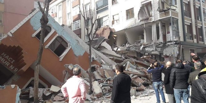 Bahçelievler'de bina çöktü