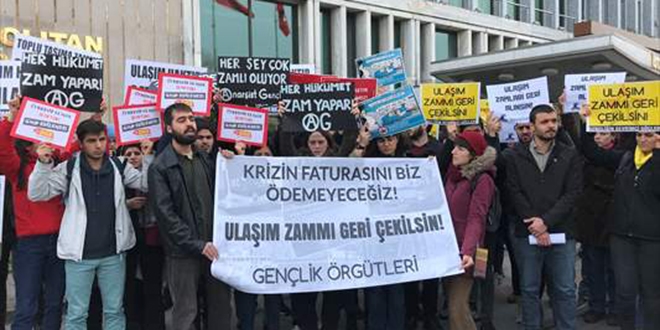 Öğrenciler İBB önünde ulaşım zammını protesto etti
