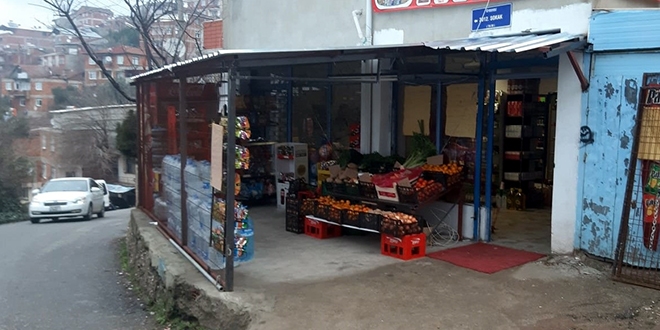 Hayırseverler bakkalın veresiye defterini satın aldı