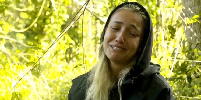 Survivor yarışmacısı gözyaşlarına boğuldu: Annem görmesin