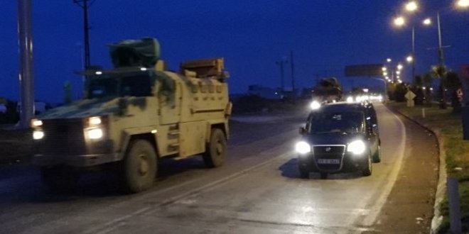 Suriye sınırına tank ve zırhlı iş makineleri sevk edildi