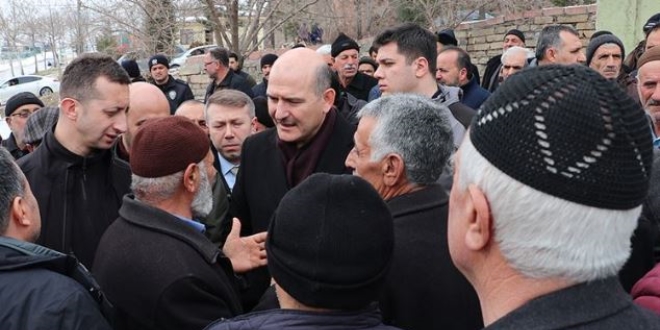 Bakan Soylu Elazığ'da depremzedelerle buluştu