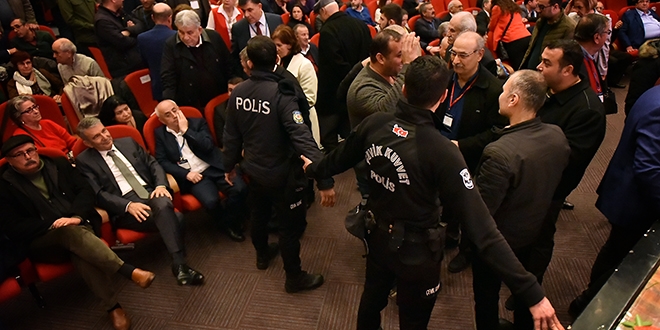 CHP l Kongresi'nde gerginlik, polis gvenlik nlemi ald