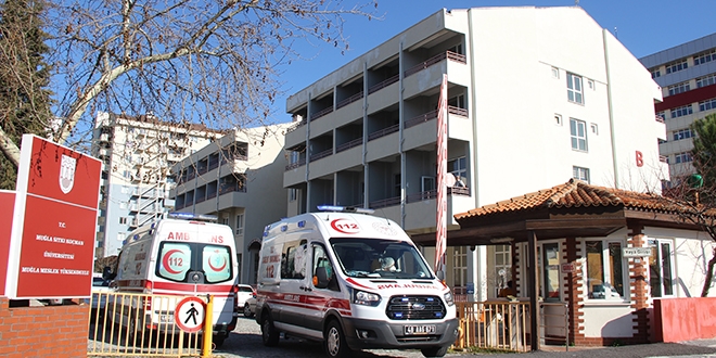 Üniversitede içinde beyaz madde olan zarf paniği