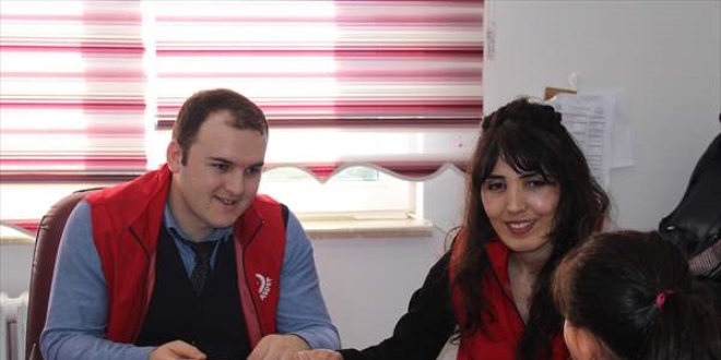 Küçük kız devletin yakın takibiyle okula döndü