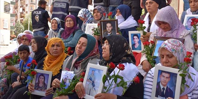 Diyarbakır annelerinin oturma eylemine iki aile daha katıldı
