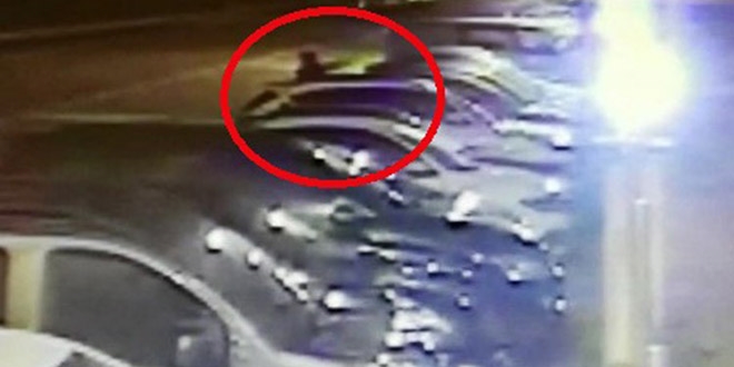 İşten çıkarılmasına neden olan amirinin evini taradı