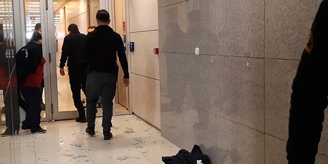 18 yıl ceza alan ve tutuklanan sanık kapıyı kırarak kaçmaya çalıştı