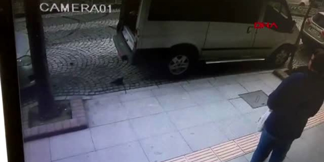 Tokalaştığı okul arkadaşına yumrukla saldırdı