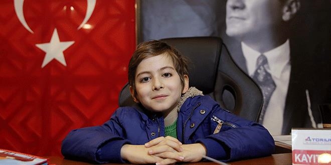 Ne buluyorsa okuyor, aile dikkat etmeli!