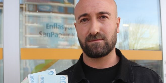 ATM'nin verdiği fazla paraları bankaya iade etti