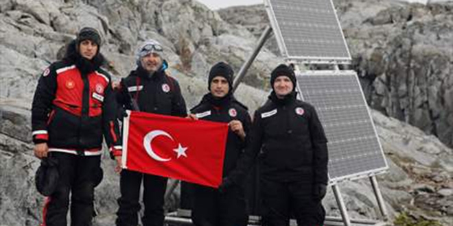Türk bilim insanları Antarktika'da planlanan ilk projeyi hayata geçirdi