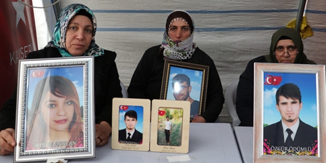 Diyarbakır annelerinin oturma eylemine 3 aile daha katıldı