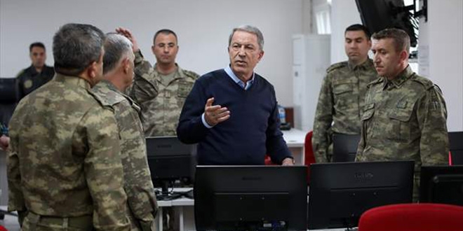 Akar ve Komutanlar sınırın sıfır noktasında