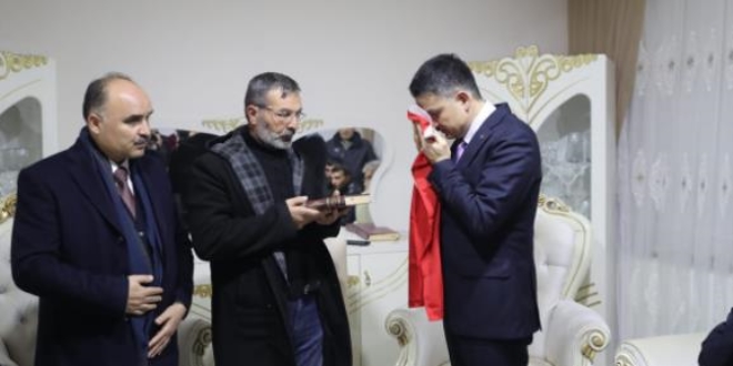 Tarım ve Orman Bakanı Pakdemirli'den şehit ailesine ziyaret