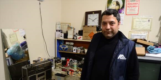 İş yerinde uydu yön cihazı alev aldı, korku dolu anlar