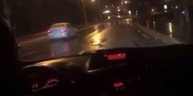 Drift yaparken kazayı çekti