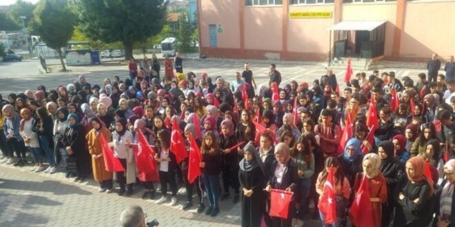 MEB, Bayrak Törenleri yönergesini değiştirdi