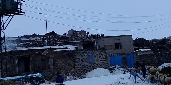 İran'daki deprem Van'da hasara neden oldu: Yaralılar var